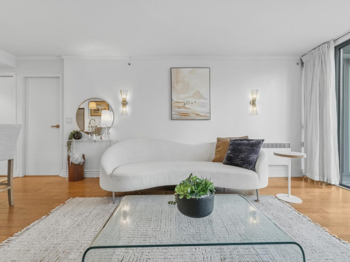 Powder Room Photo of 502 1331 W Georgia Street, Vancouver, BC