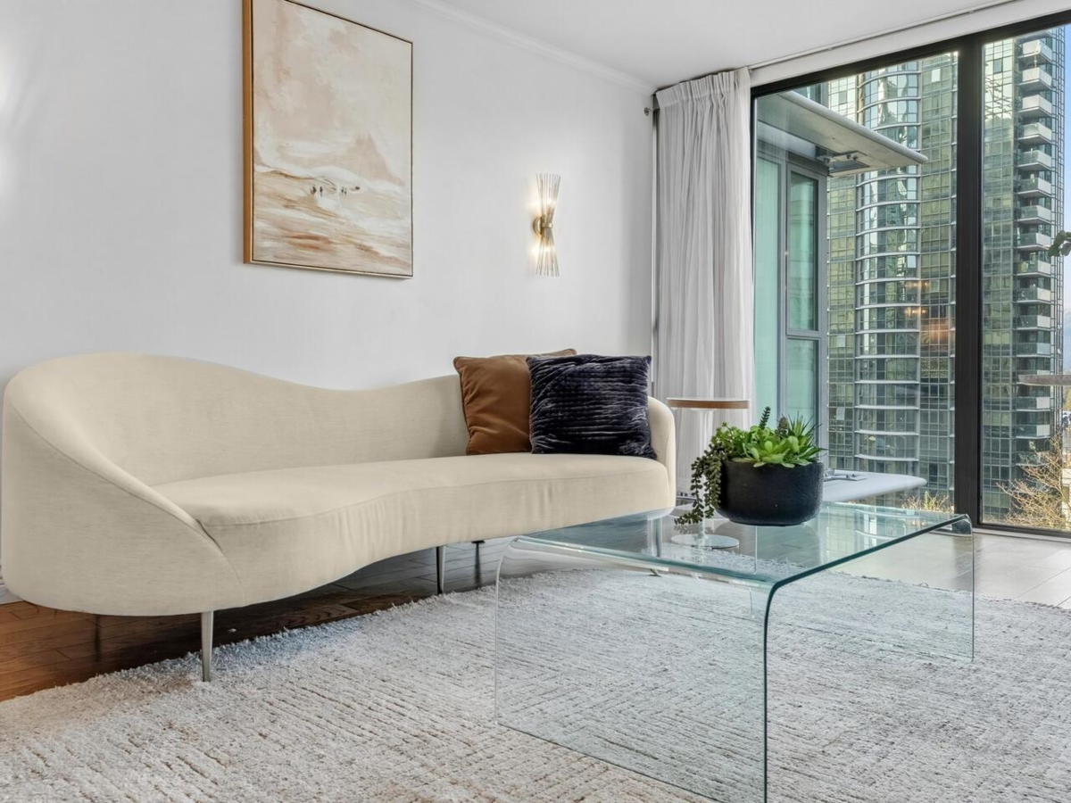 Walk-In Closet Photo of 502 1331 W Georgia Street, Vancouver, BC