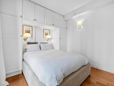 Hallway Photo of 502 1331 W Georgia Street, Vancouver, BC