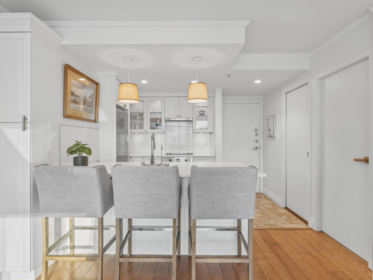 Kitchen Island Photo of 502 1331 W Georgia Street, Vancouver, BC