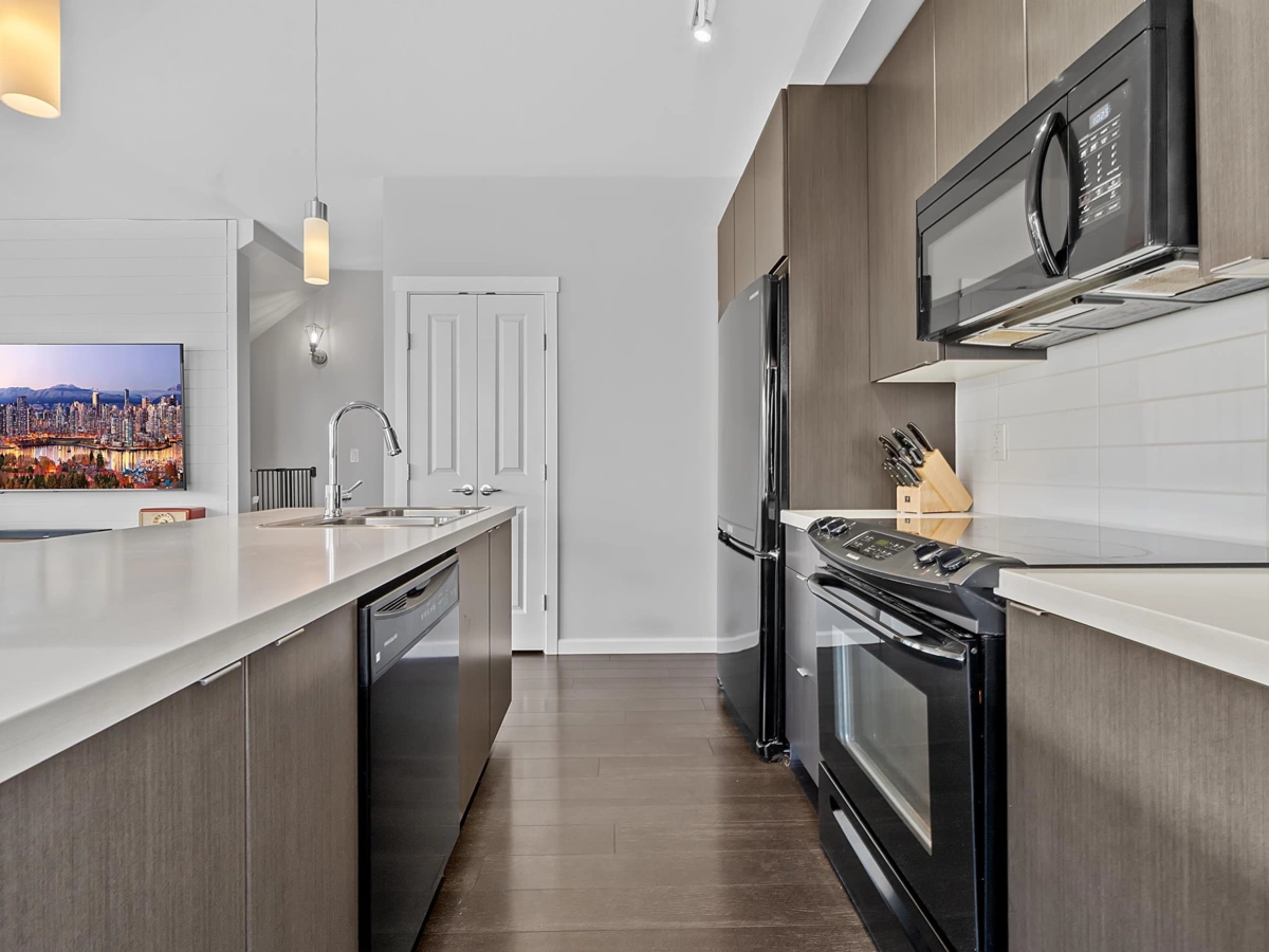 Dining Area Photo of 25 19505 68a Avenue, Surrey, BC