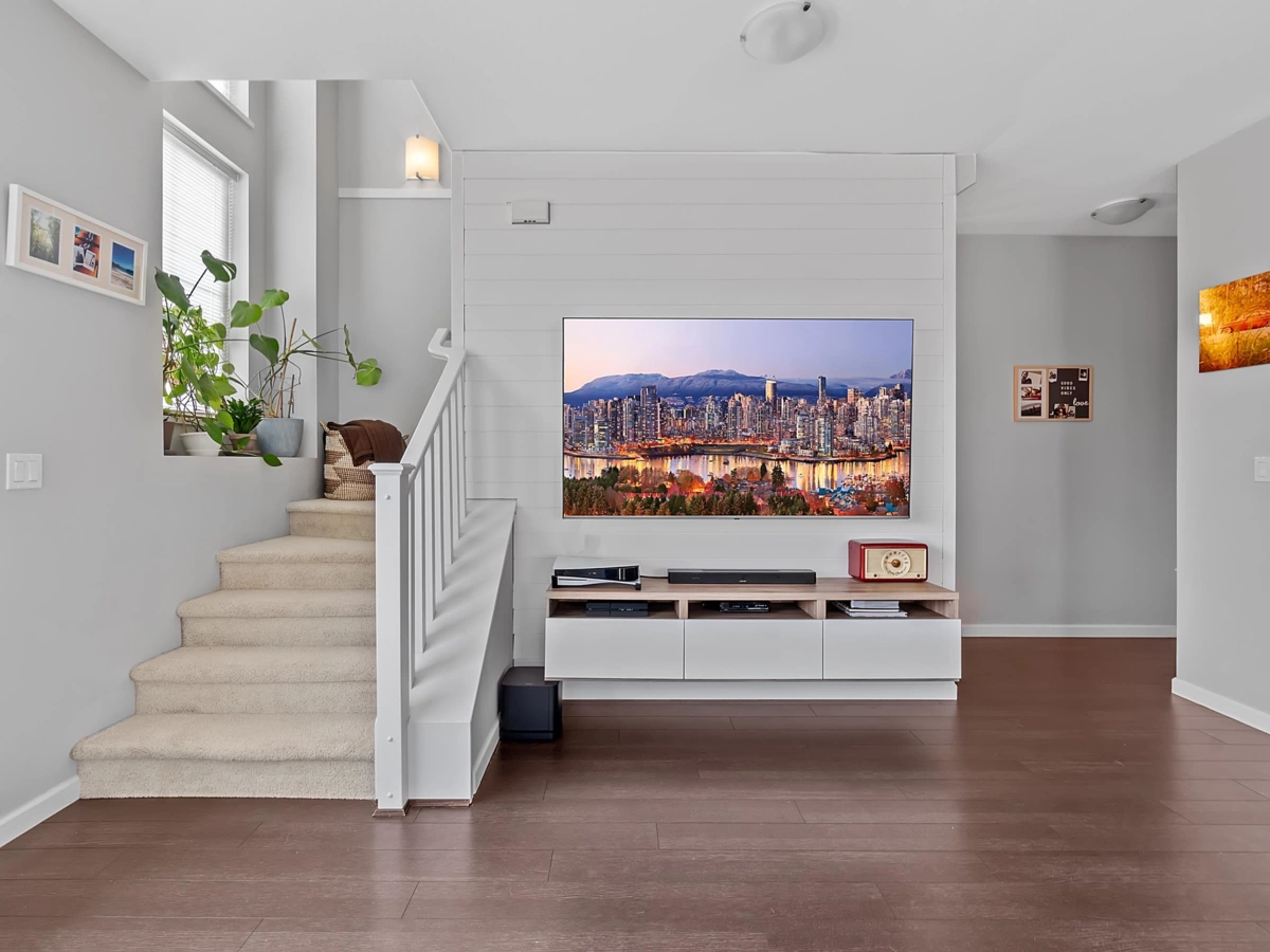 Entry Foyer Photo of 25 19505 68a Avenue, Surrey, BC