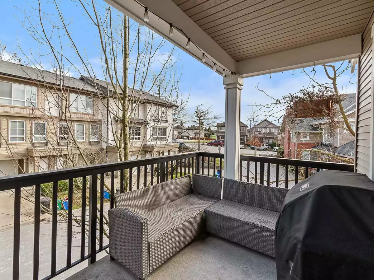 Front Yard Photo of 25 19505 68a Avenue, Surrey, BC