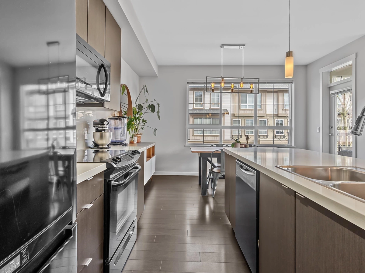 Kitchen Photo of 25 19505 68a Avenue, Surrey, BC