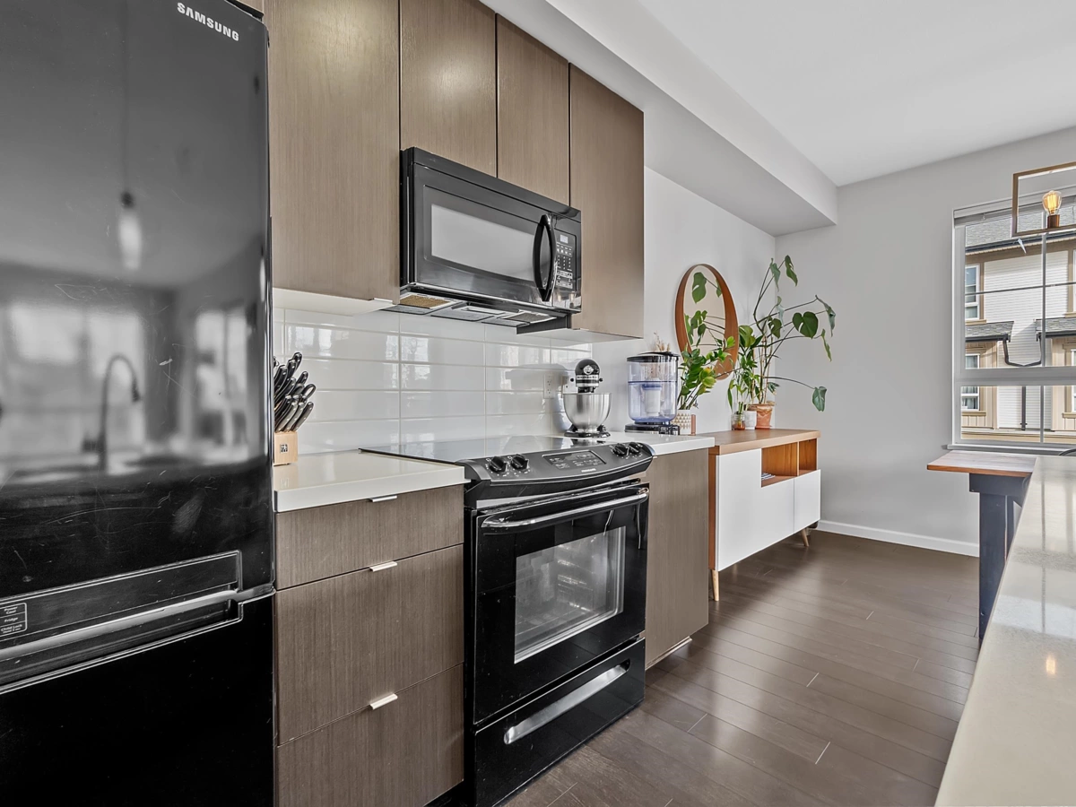 Living Room Photo of 25 19505 68a Avenue, Surrey, BC