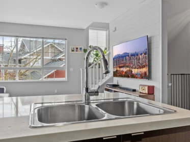 Kitchen Island Photo of 25 19505 68a Avenue, Surrey, BC