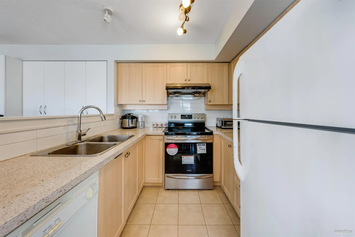 Dining Area Photo of 3 7179 18th Avenue, Burnaby, BC