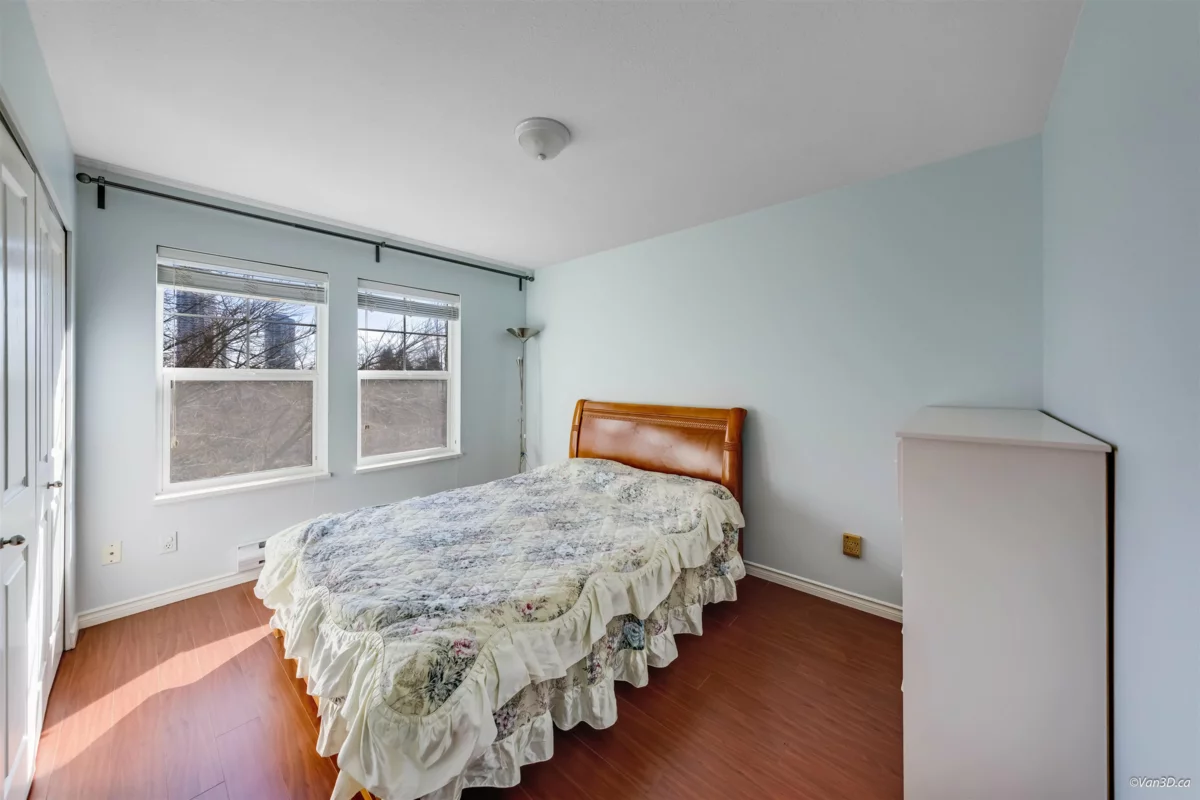 Guest Bathroom Photo of 3 7179 18th Avenue, Burnaby, BC