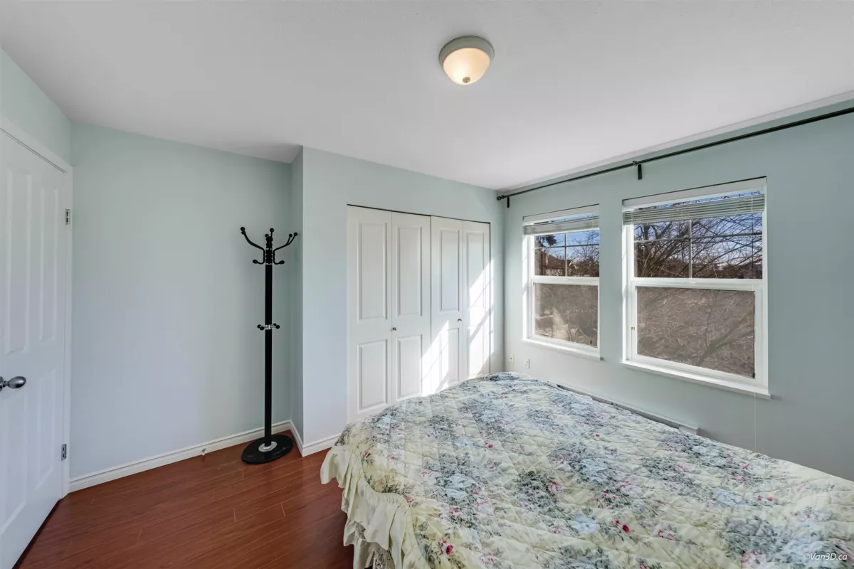 Powder Room Photo of 3 7179 18th Avenue, Burnaby, BC