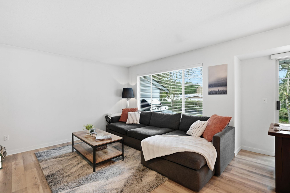 Basement Recreation Room Photo of 15848 20 Avenue, Surrey, BC