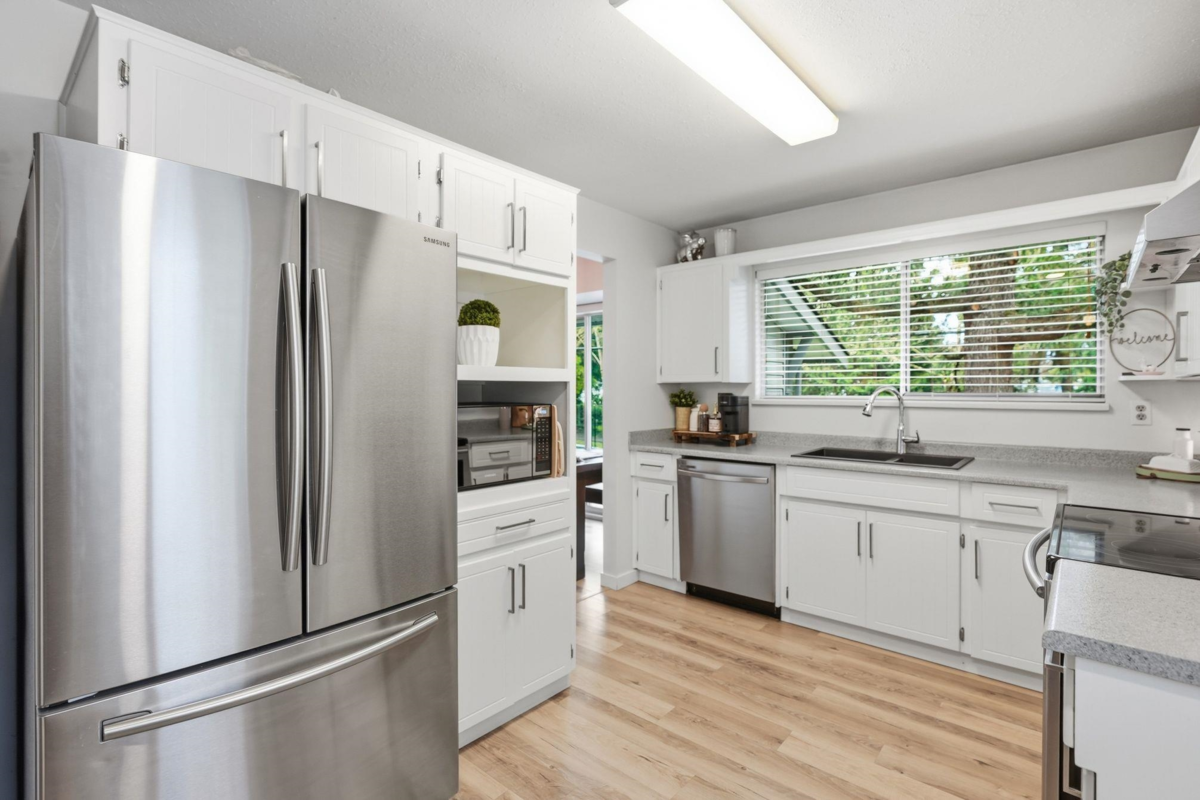 Dining Area Photo of 15848 20 Avenue, Surrey, BC