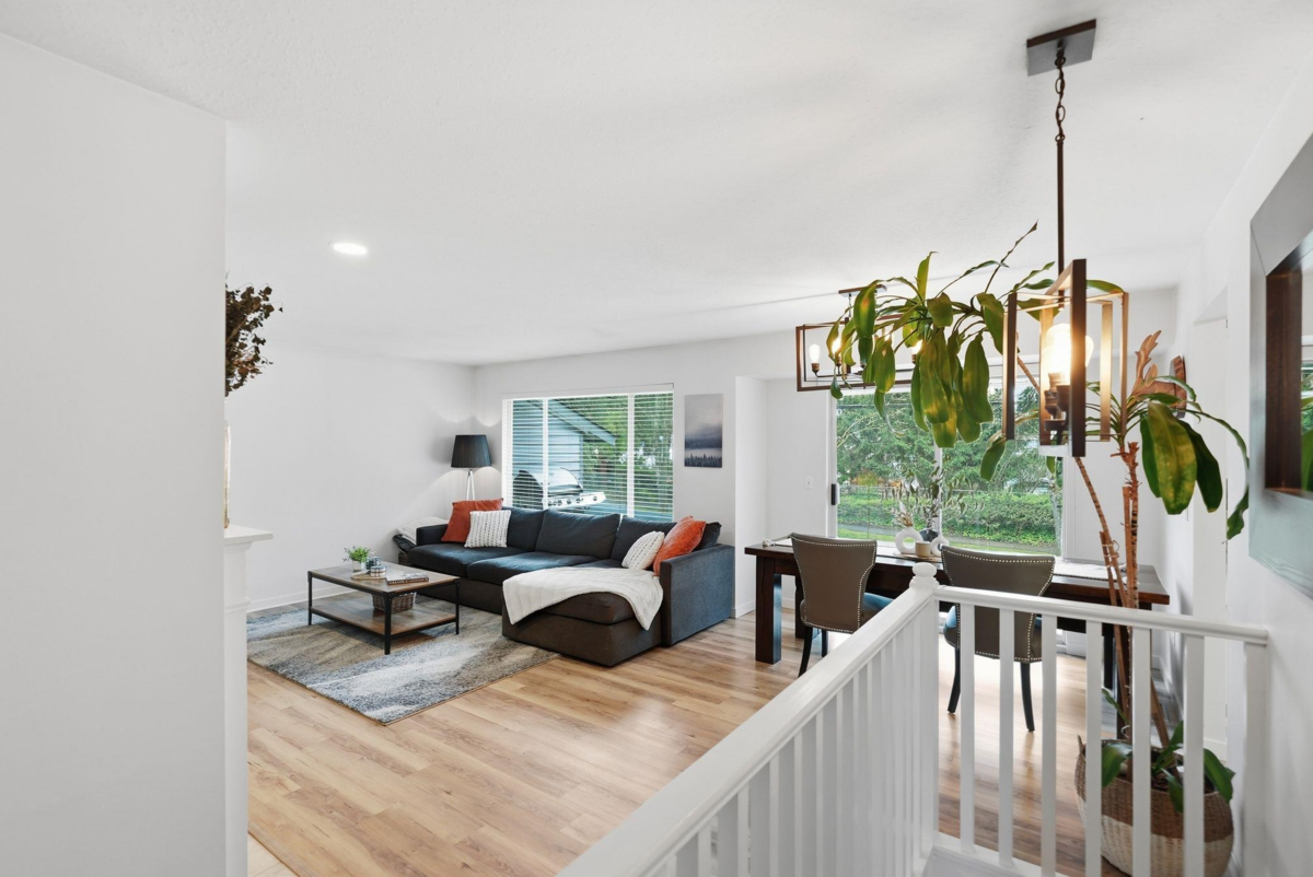 Entry Foyer Photo of 15848 20 Avenue, Surrey, BC
