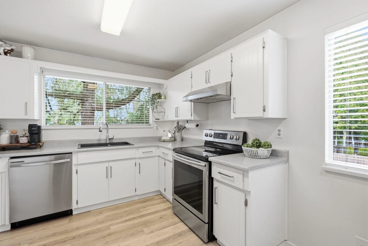 Garage Interior Photo of 15848 20 Avenue, Surrey, BC