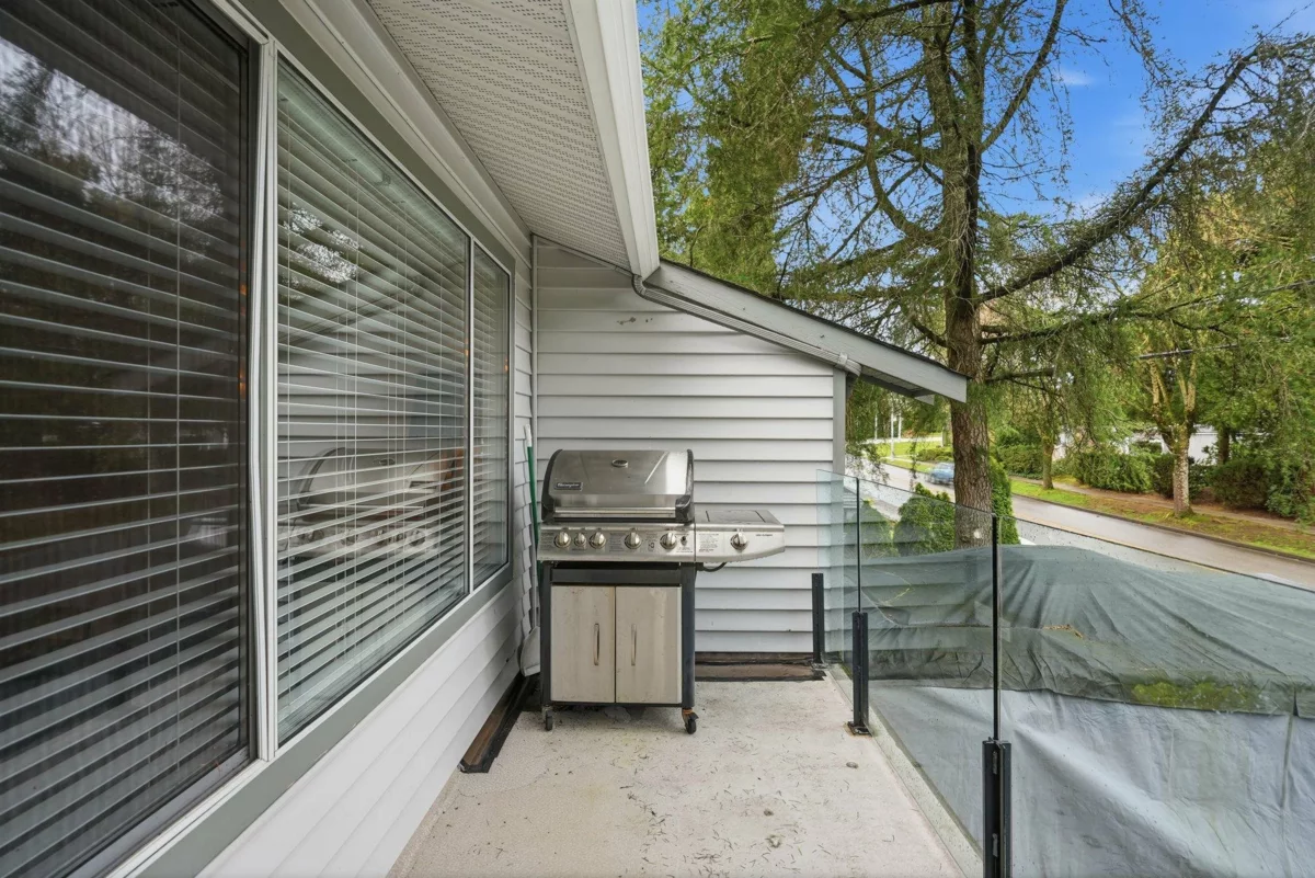 Guest Bathroom Photo of 15848 20 Avenue, Surrey, BC