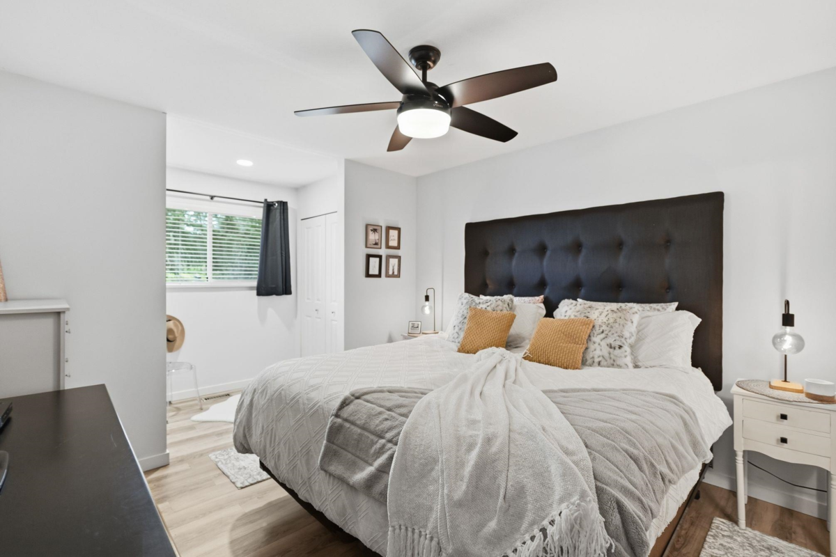 Kitchen Photo of 15848 20 Avenue, Surrey, BC