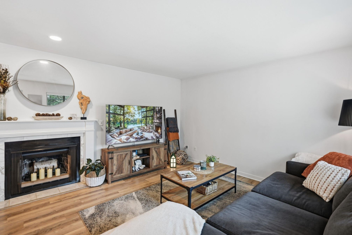 Laundry Room Photo of 15848 20 Avenue, Surrey, BC