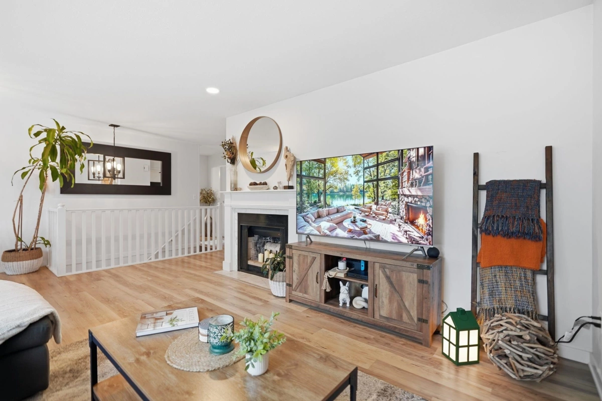 Living Room Photo of 15848 20 Avenue, Surrey, BC
