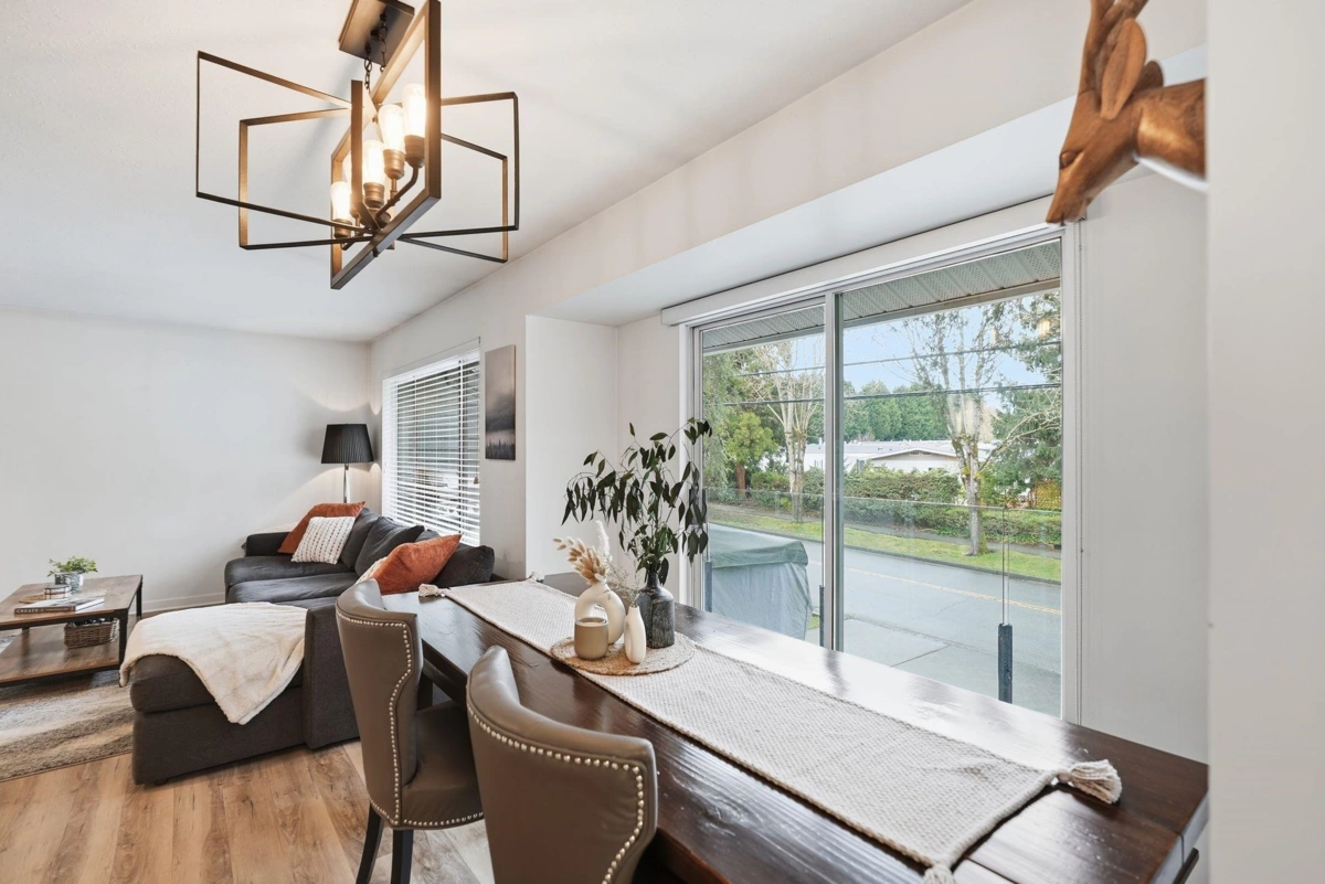 Mudroom Photo of 15848 20 Avenue, Surrey, BC