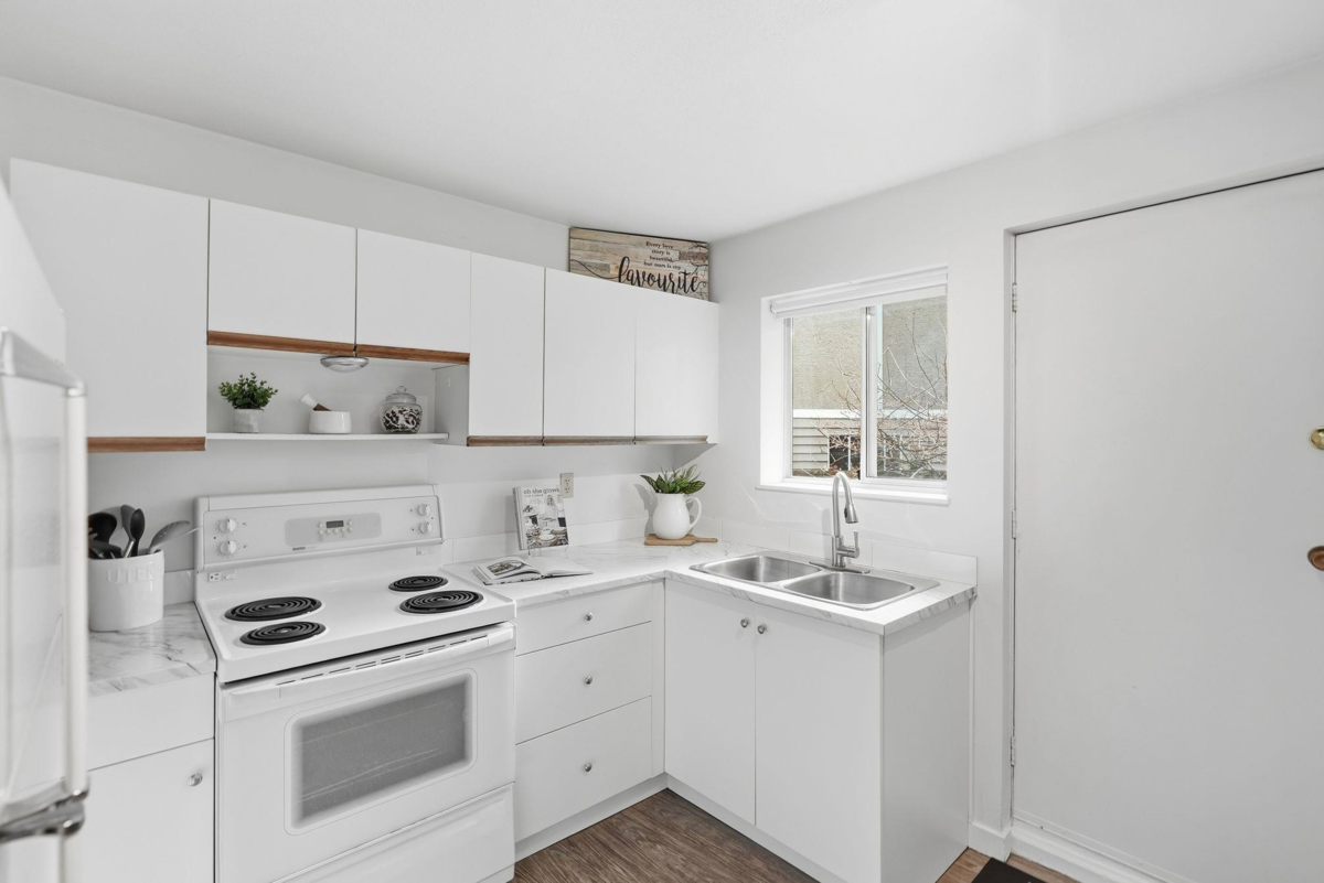 Swimming Pool Photo of 15848 20 Avenue, Surrey, BC