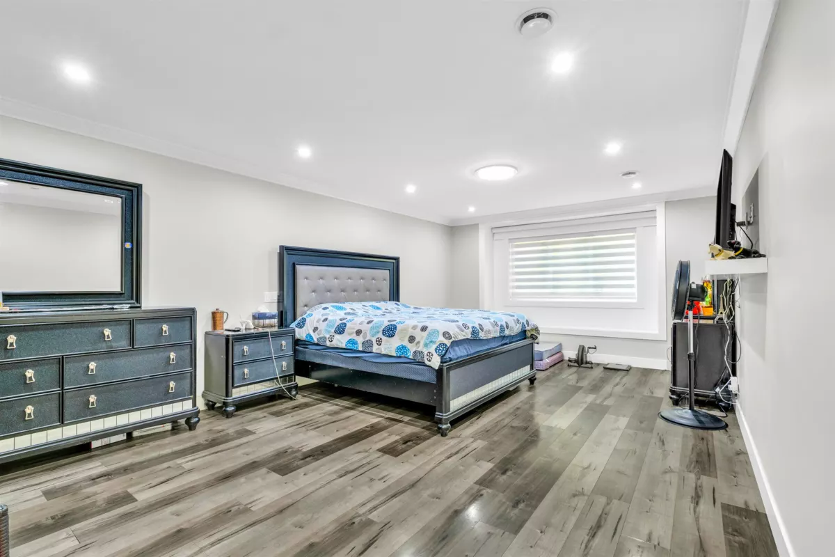 Guest Bathroom Photo of 11899 74b Avenue, Delta, BC