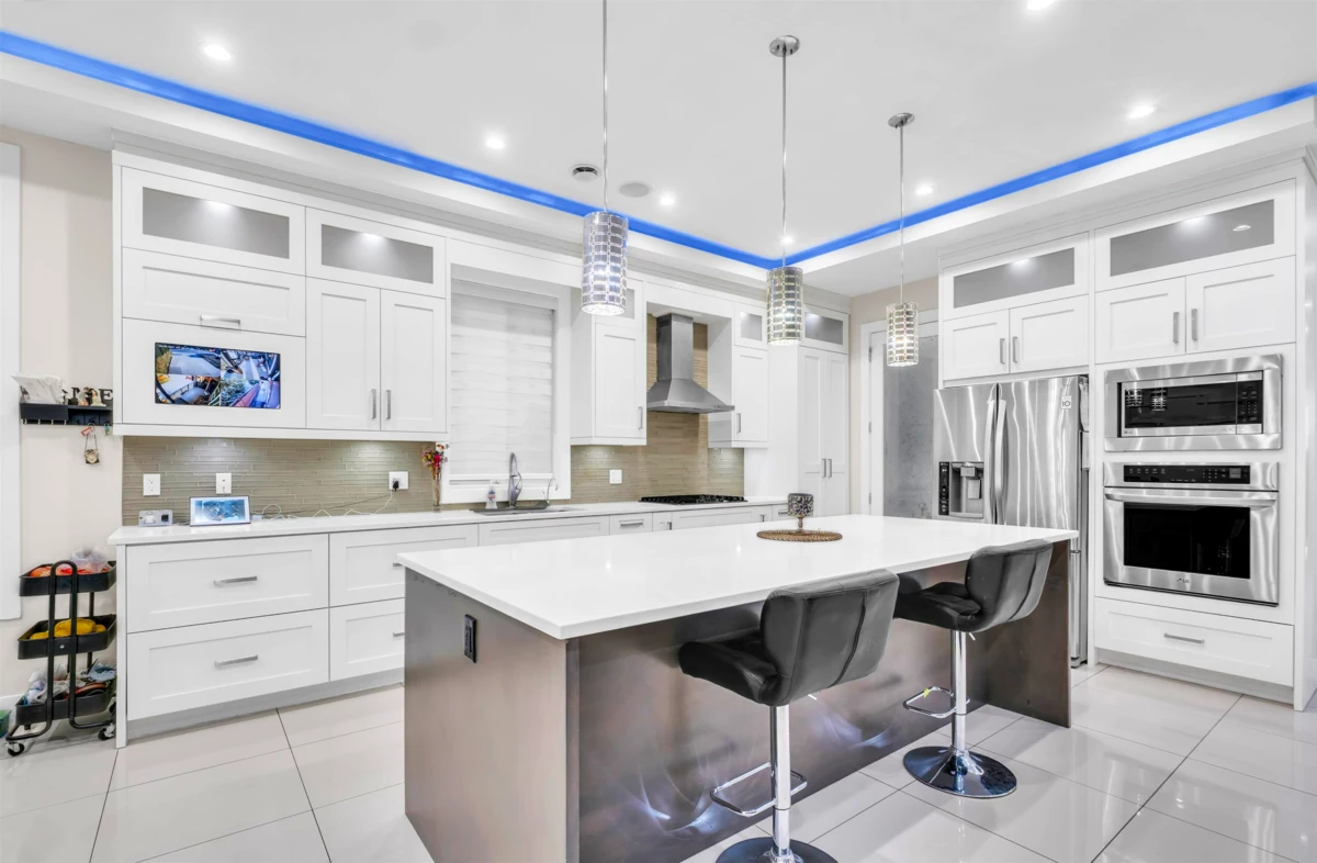 Kitchen Island Photo of 11899 74b Avenue, Delta, BC