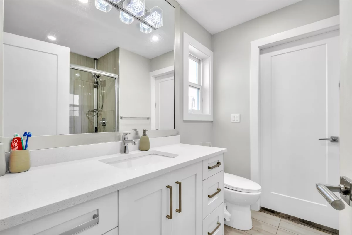 Laundry Room Photo of 11899 74b Avenue, Delta, BC