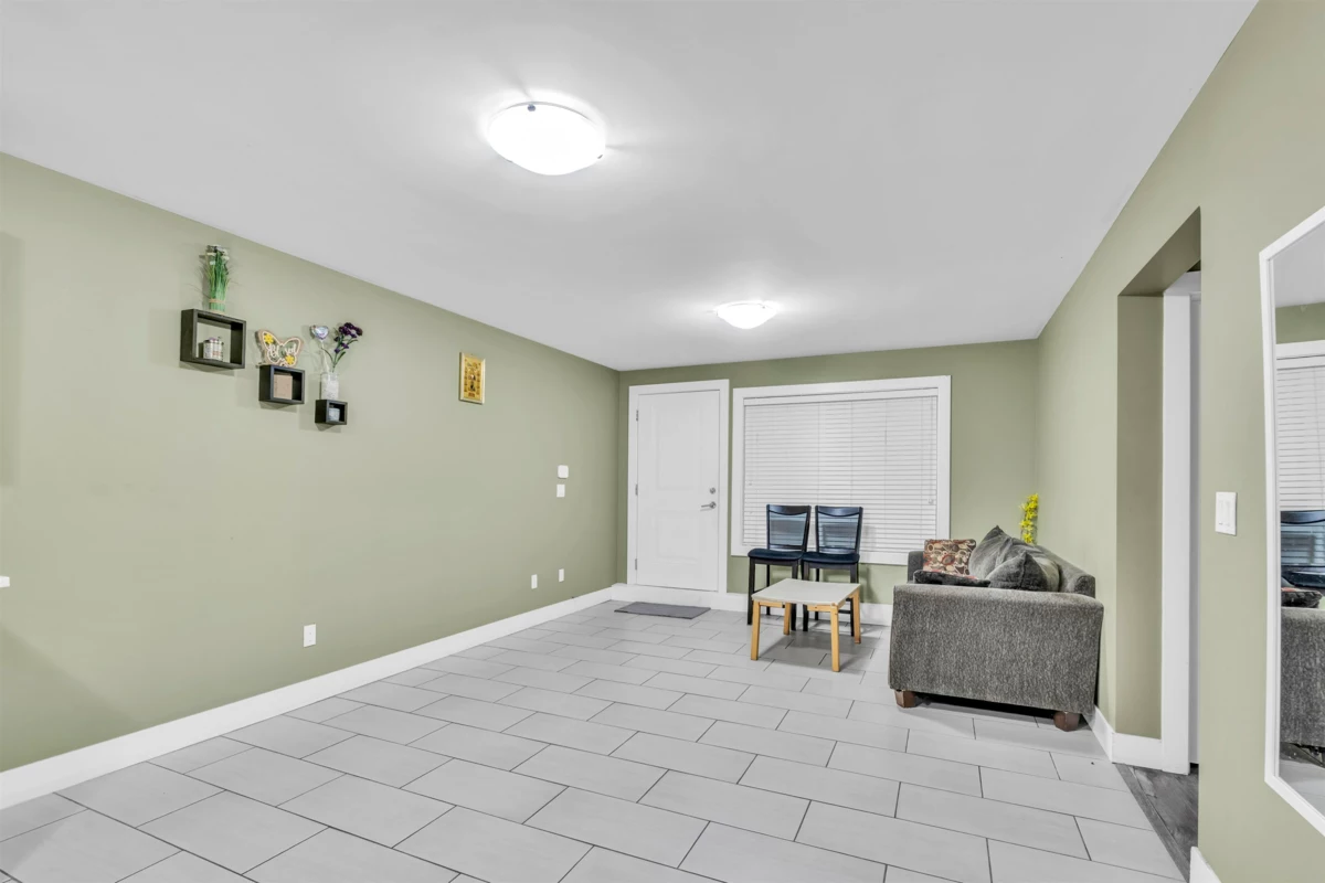 Swimming Pool Photo of 11899 74b Avenue, Delta, BC