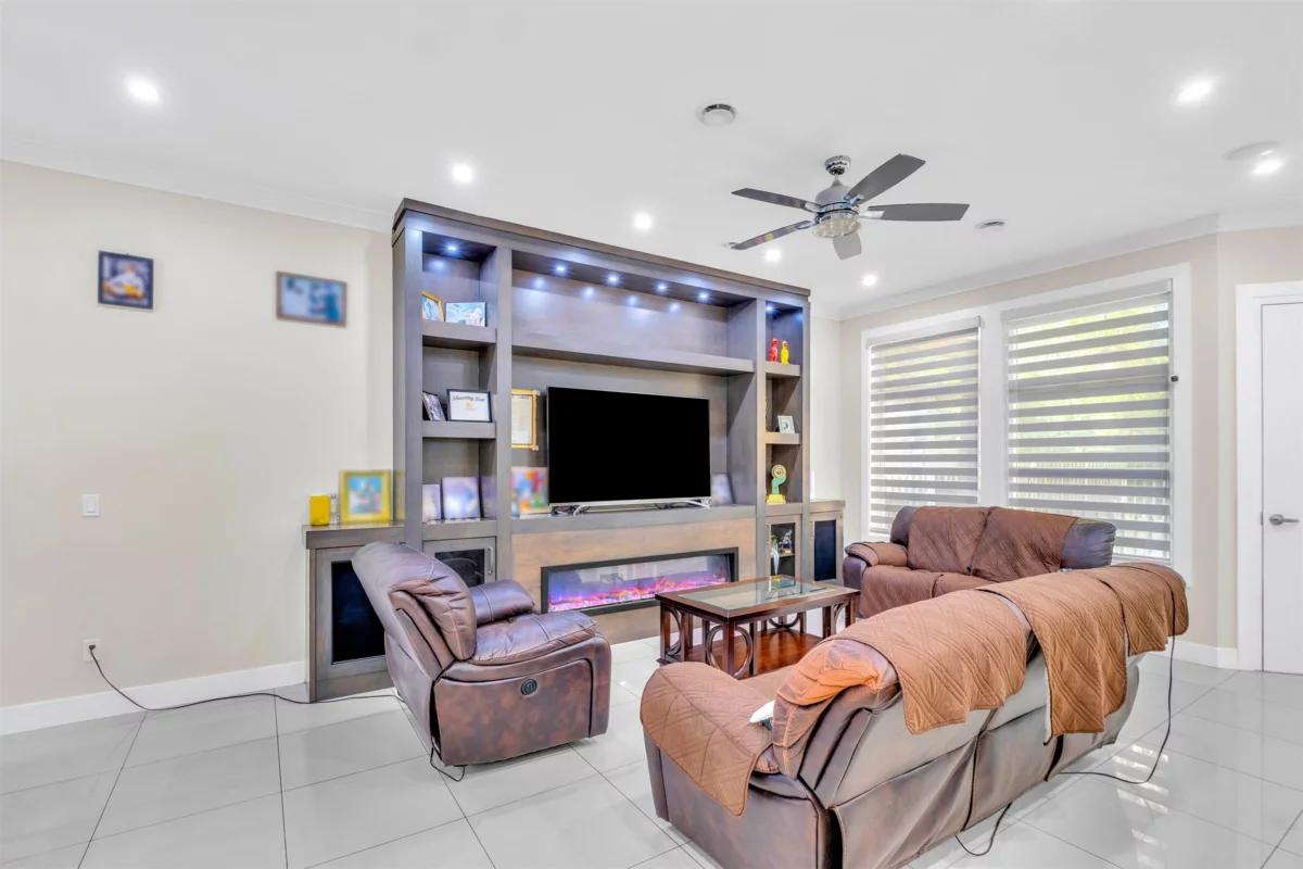 Walk-In Closet Photo of 11899 74b Avenue, Delta, BC