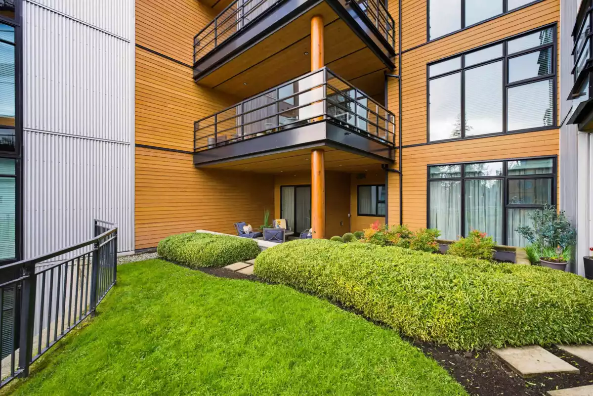 Aerial View of 208 14855 Thrift Avenue, White Rock, BC