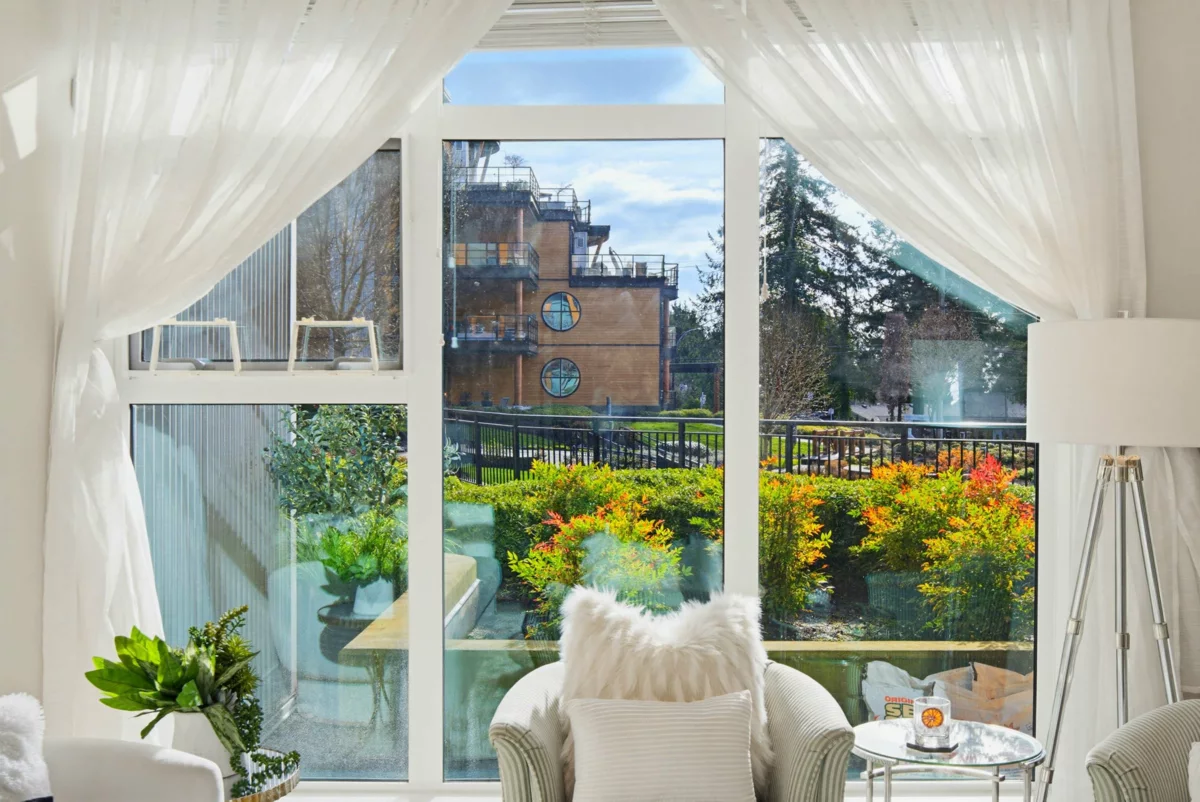 Backyard Photo of 208 14855 Thrift Avenue, White Rock, BC