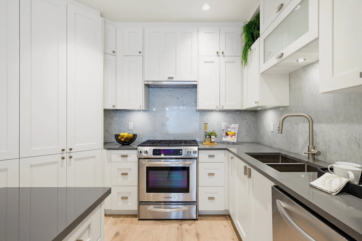 Breakfast Nook Photo of 208 14855 Thrift Avenue, White Rock, BC