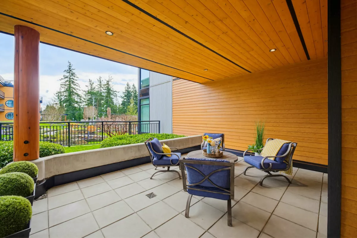 Garden / Landscaping Photo of 208 14855 Thrift Avenue, White Rock, BC