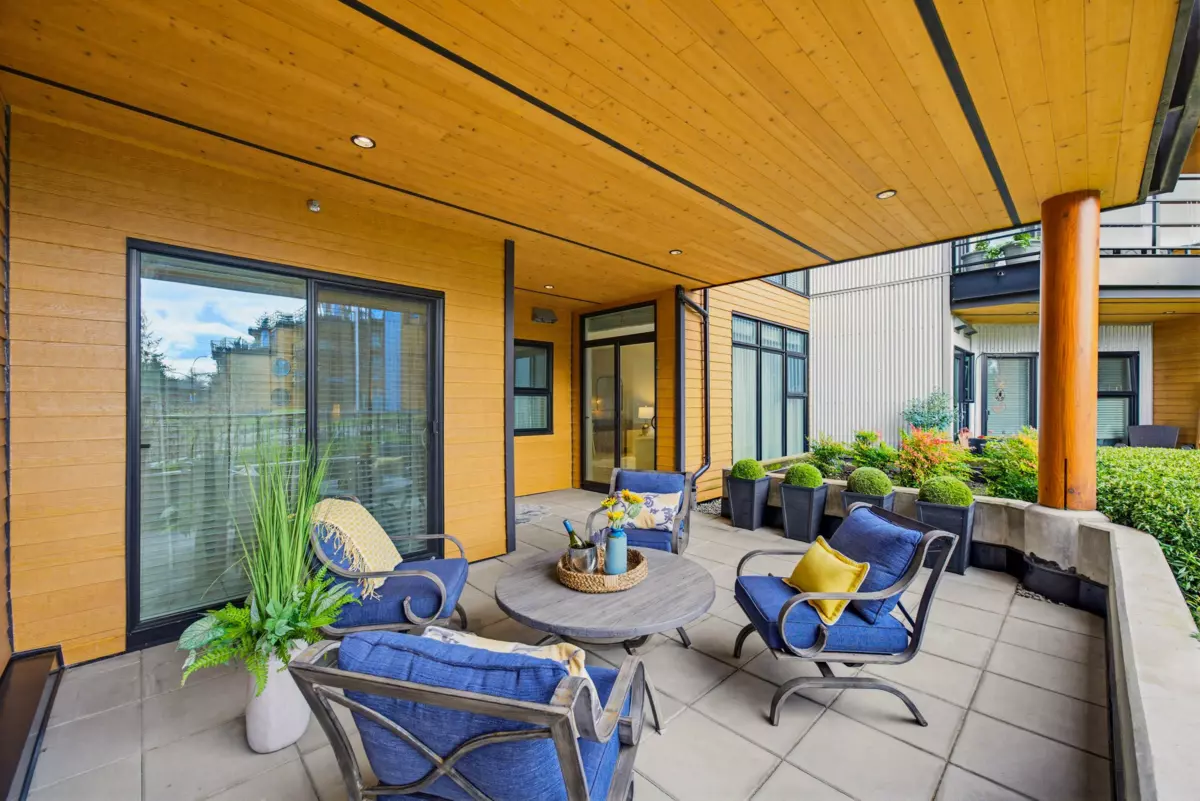 Hot Tub / Spa Photo of 208 14855 Thrift Avenue, White Rock, BC