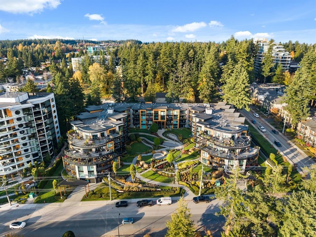 Living Room Photo of 208 14855 Thrift Avenue, White Rock, BC