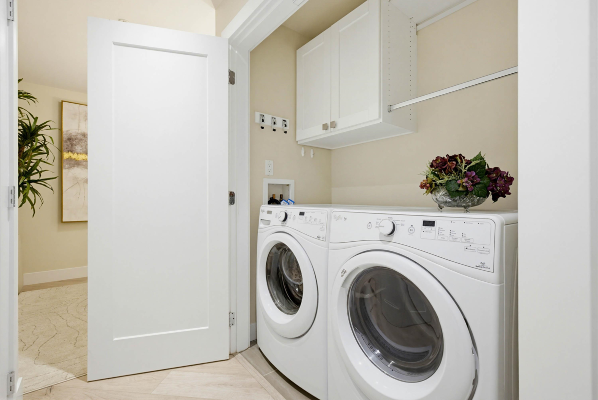 Outdoor Deck Photo of 208 14855 Thrift Avenue, White Rock, BC