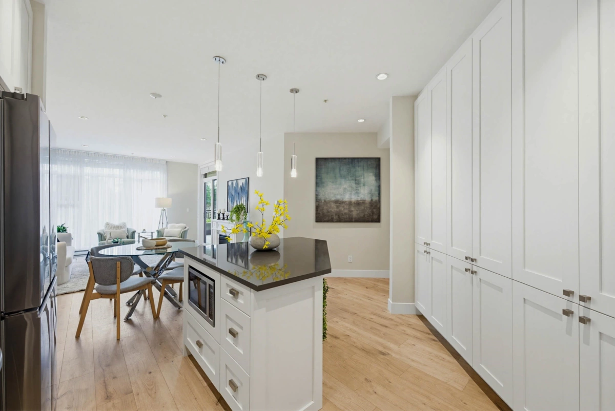 Pantry Photo of 208 14855 Thrift Avenue, White Rock, BC