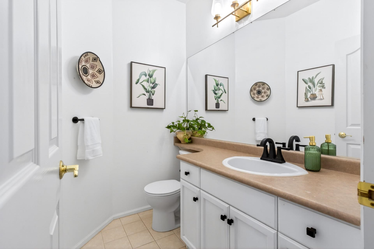 Hallway Photo of 1331 Amazon Court, Port Coquitlam, BC