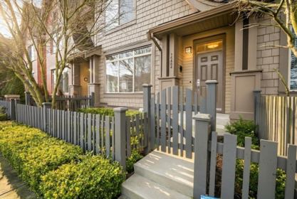 16454 25 Avenue, Surrey, BC