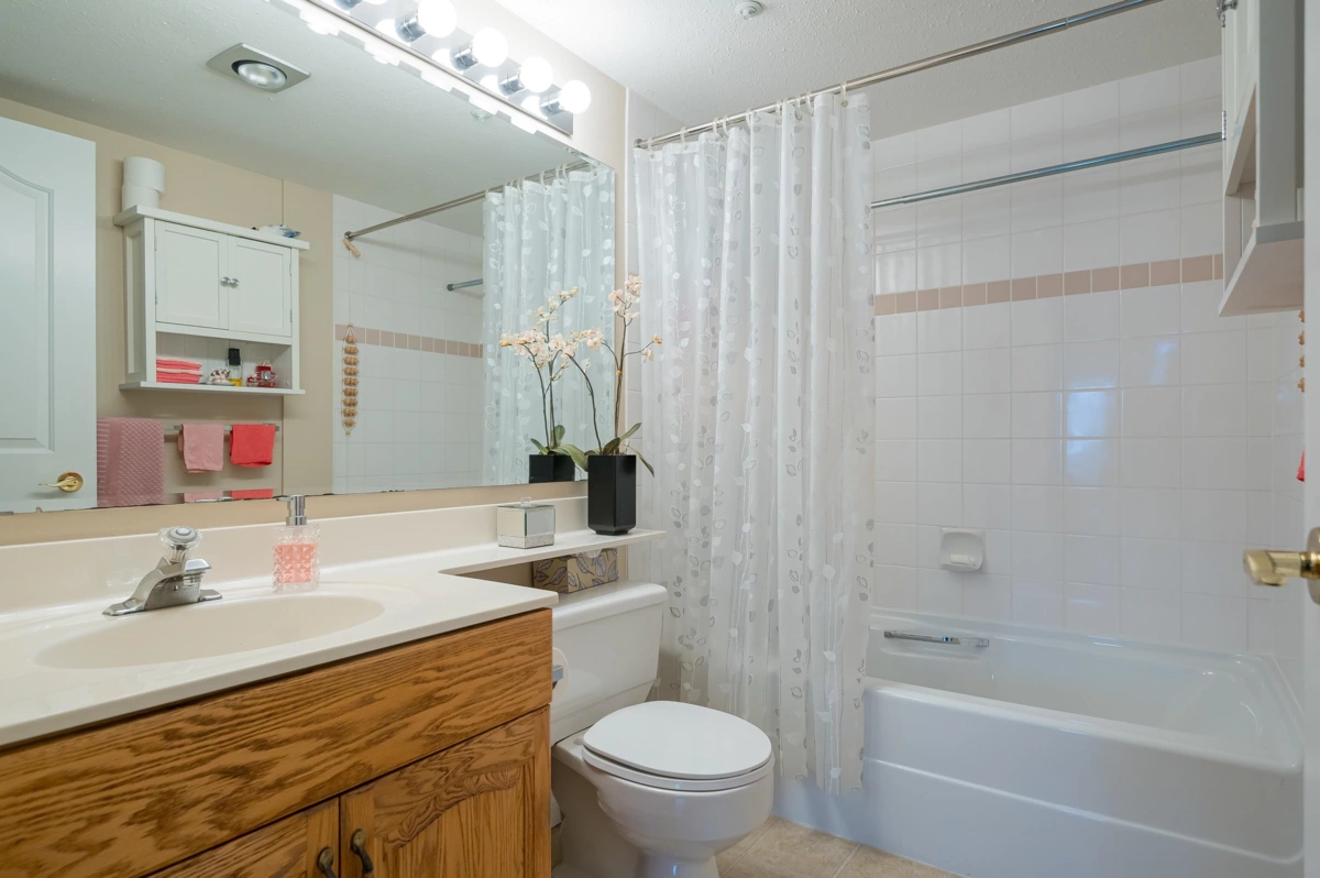 Entry Foyer Photo of 102 3170 Gladwin Road, Langley, BC