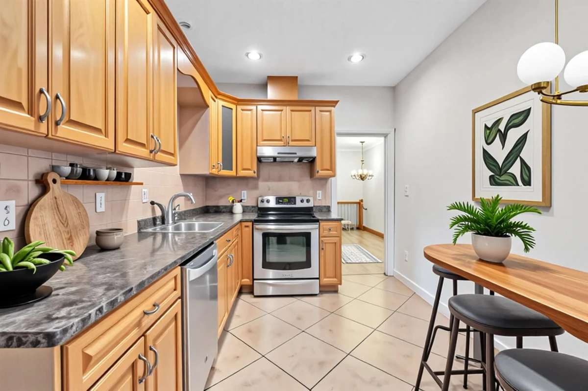 Powder Room Photo of 7332 1st Street, Burnaby, BC