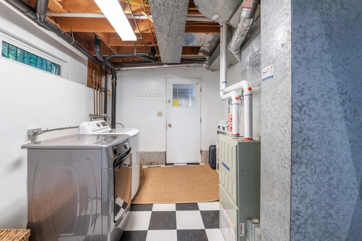 Garage Interior Photo of 2722 Bayview Street, Surrey, BC