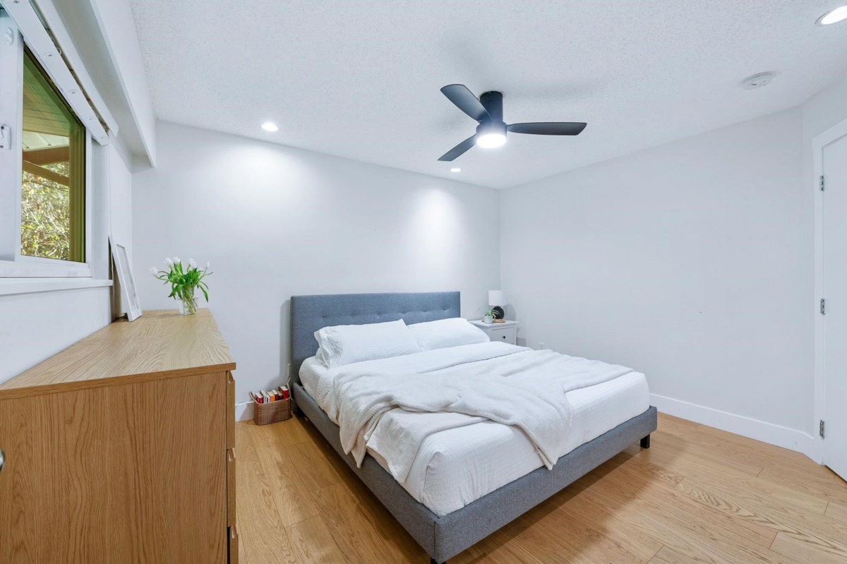 Laundry Room Photo of 2722 Bayview Street, Surrey, BC