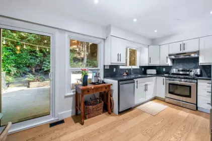 Breakfast Nook Photo of 2722 Bayview Street, Surrey, BC