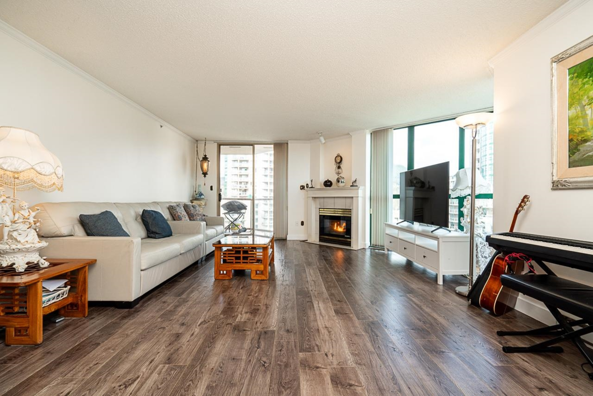 Dining Area Photo of 905 1190 Pipeline Road, Coquitlam, BC