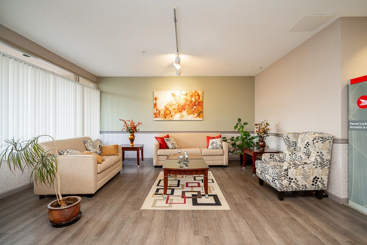 Family Room Photo of 905 1190 Pipeline Road, Coquitlam, BC