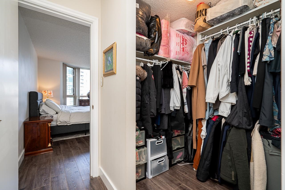 Guest Bathroom Photo of 905 1190 Pipeline Road, Coquitlam, BC