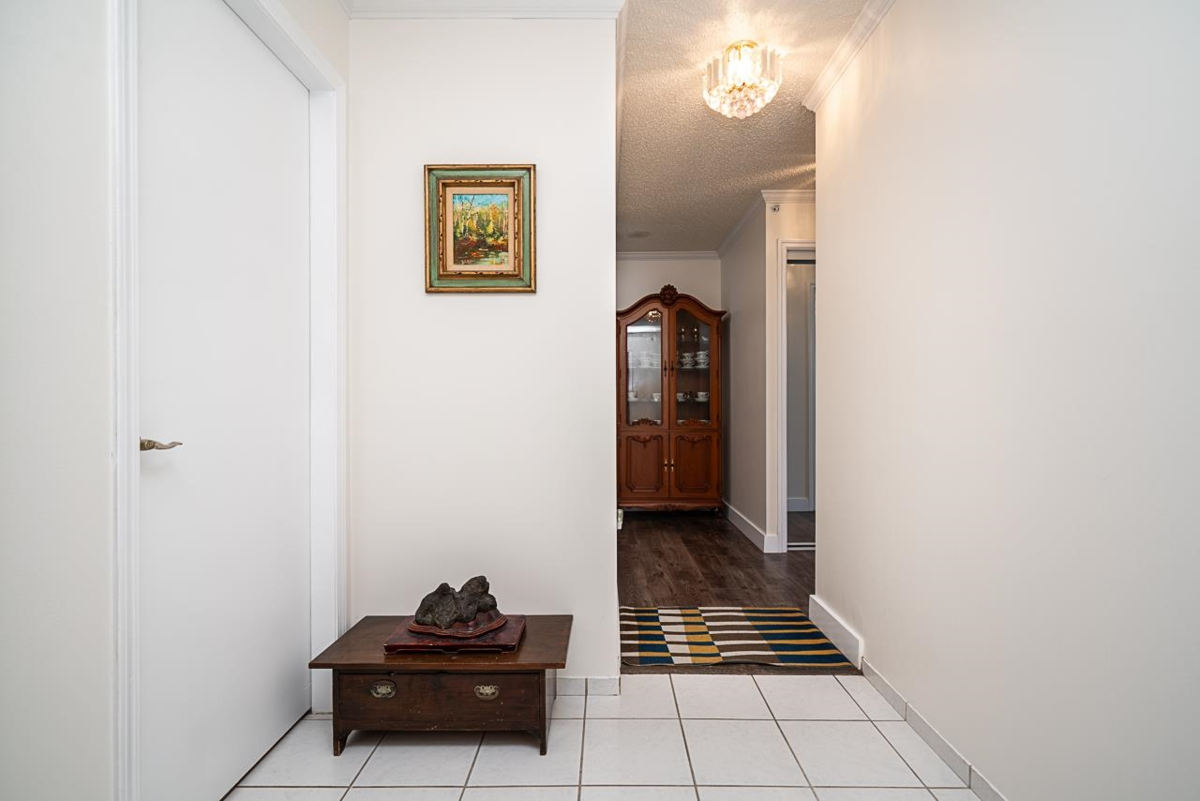 Hallway Photo of 905 1190 Pipeline Road, Coquitlam, BC
