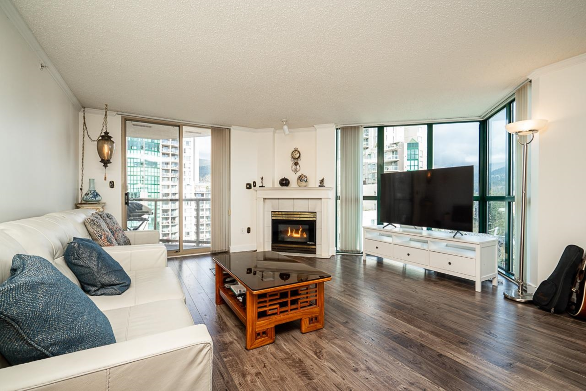 Kitchen Photo of 905 1190 Pipeline Road, Coquitlam, BC