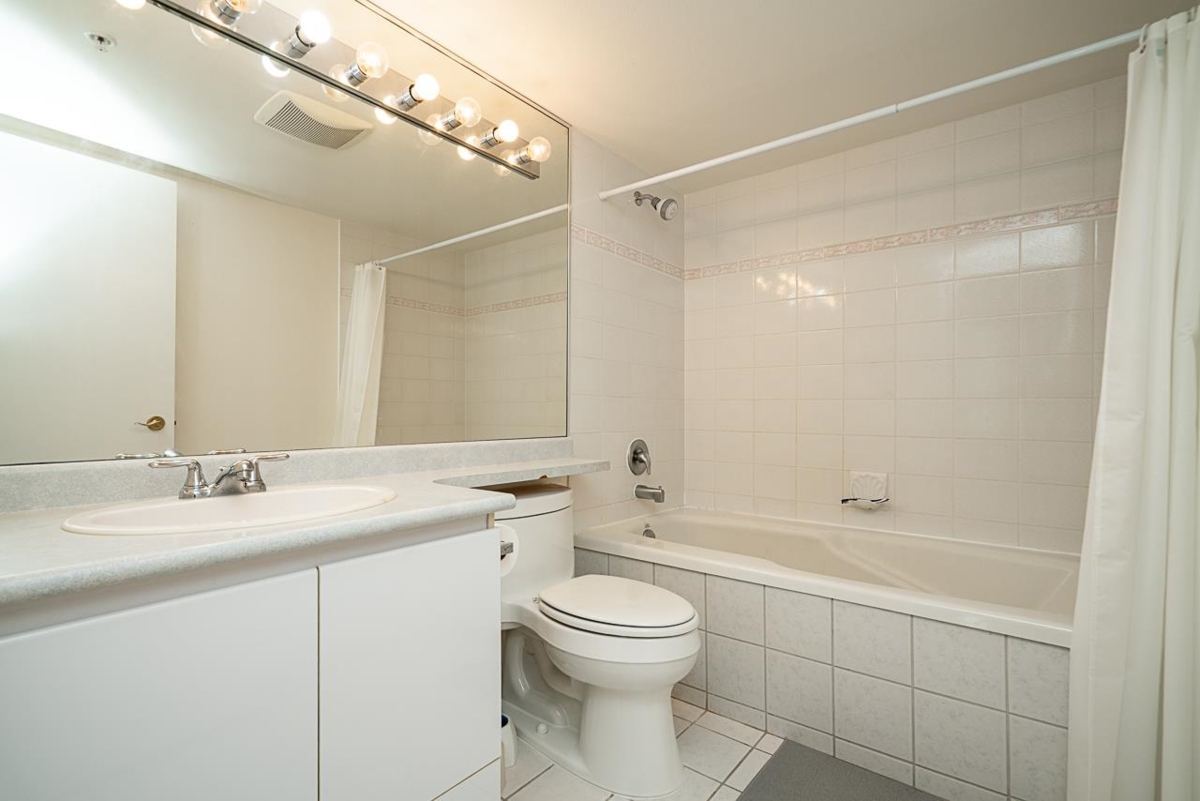 Powder Room Photo of 905 1190 Pipeline Road, Coquitlam, BC