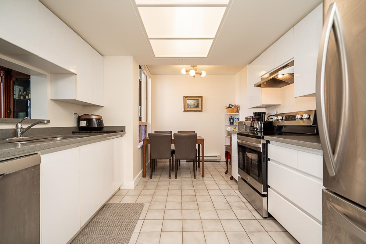 Primary Bathroom Photo of 905 1190 Pipeline Road, Coquitlam, BC